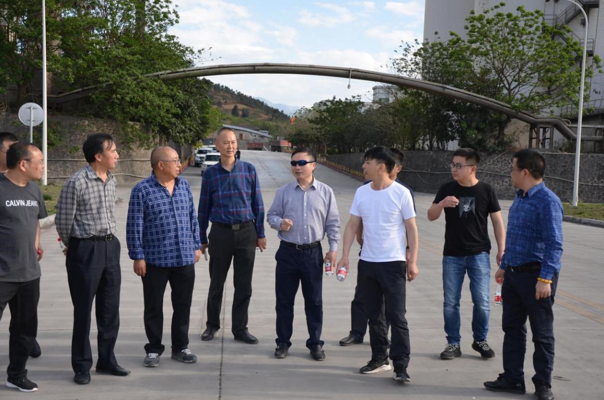云南江川區(qū)區(qū)長王志華一行蒞臨川威集團考察交流