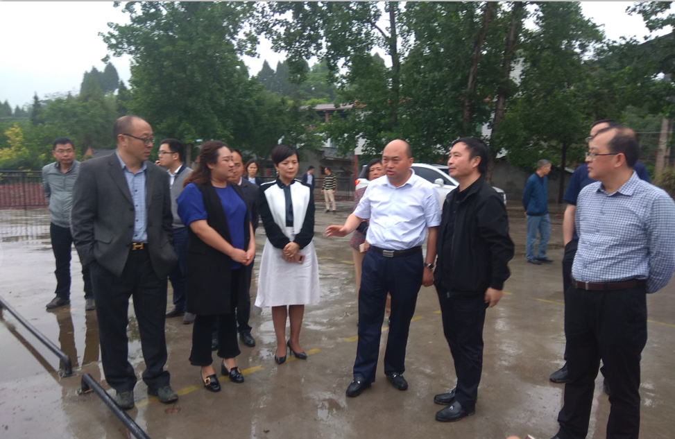 川威集團(tuán)董事長(zhǎng)王勁一行考察仁壽縣(圖2)