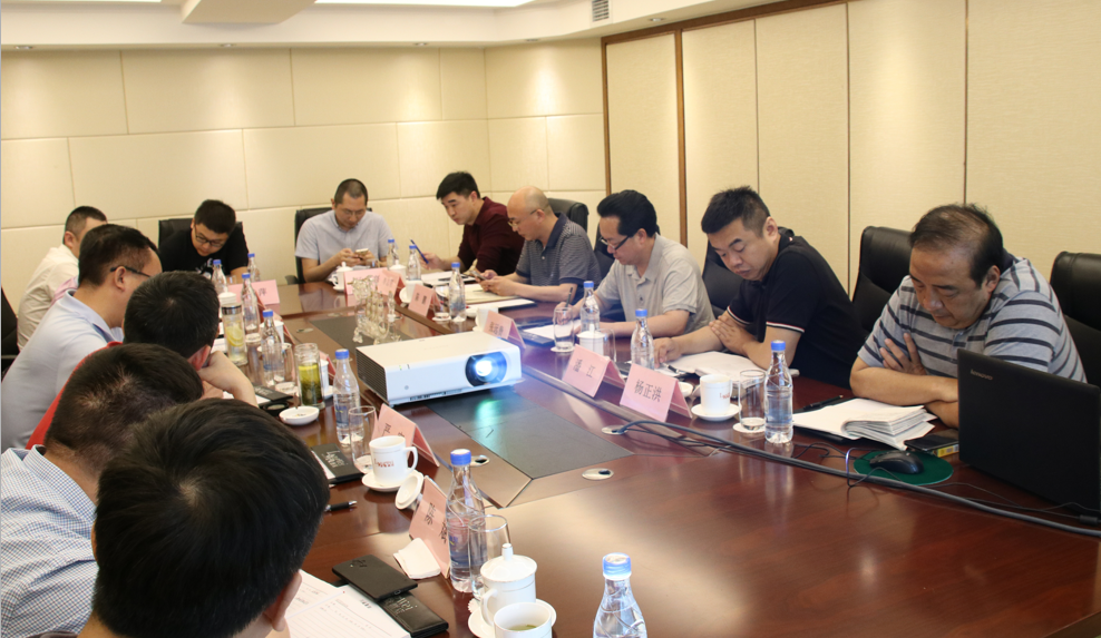 中鐵八局現(xiàn)代物流公司董事長(zhǎng)熊渝中蒞臨集團(tuán)進(jìn)行業(yè)務(wù)交流(圖1)