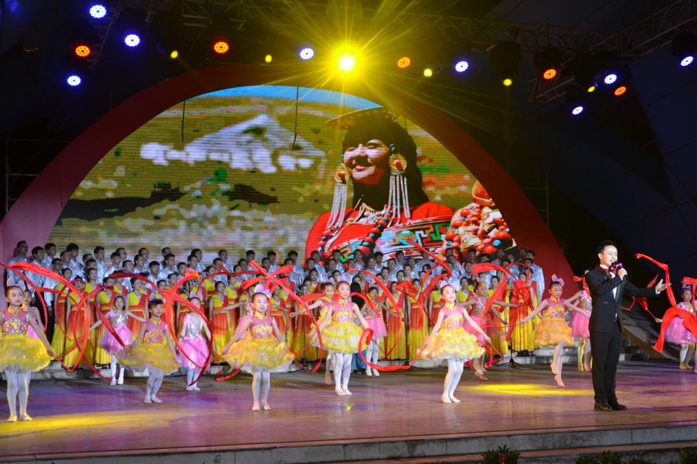 集團(tuán)舉行成立二十周年文藝匯演(圖1)