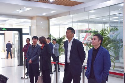 中國銀行四川省分行副行長左焜一行到川威集團連界區(qū)域參觀交流