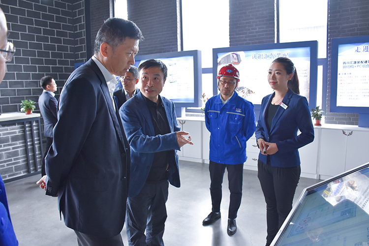 中國(guó)銀行四川省分行副行長(zhǎng)左焜一行到川威集團(tuán)連界區(qū)域參觀交流(圖5)