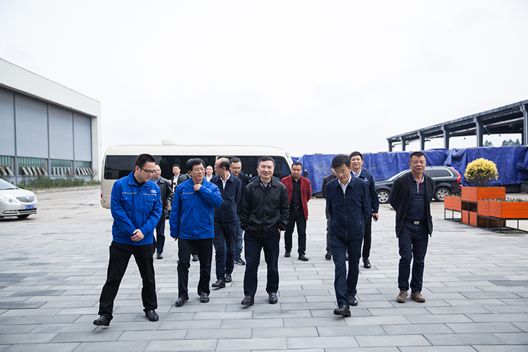 云南江川區(qū)區(qū)長(zhǎng)王志華一行蒞臨川威集團(tuán)考察交流(圖1)