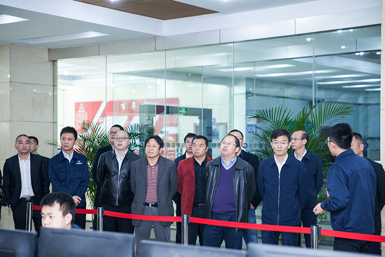 云南江川區(qū)區(qū)長(zhǎng)王志華一行蒞臨川威集團(tuán)考察交流(圖2)