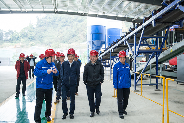 云南江川區(qū)區(qū)長(zhǎng)王志華一行蒞臨川威集團(tuán)考察交流(圖3)