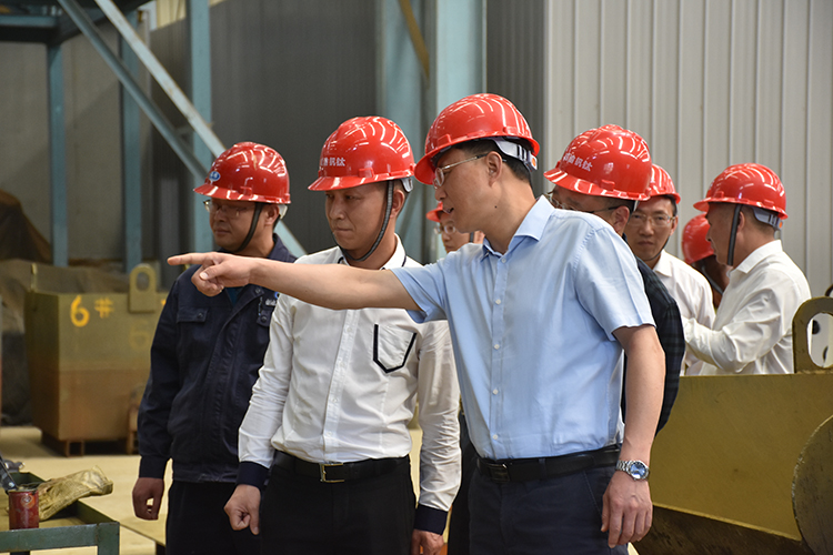 市委副書(shū)記余先河到川威調(diào)研釩深加工項(xiàng)目(圖3)