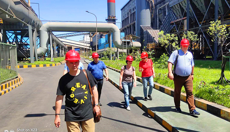 烏克蘭METINVEST鋼鐵集團(tuán)客人來(lái)釩鈦科技參觀考察(圖3)