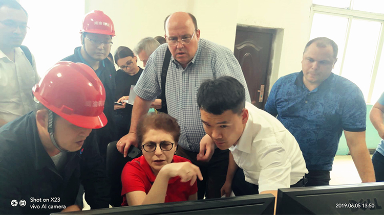 烏克蘭METINVEST鋼鐵集團(tuán)客人來(lái)釩鈦科技參觀考察(圖4)