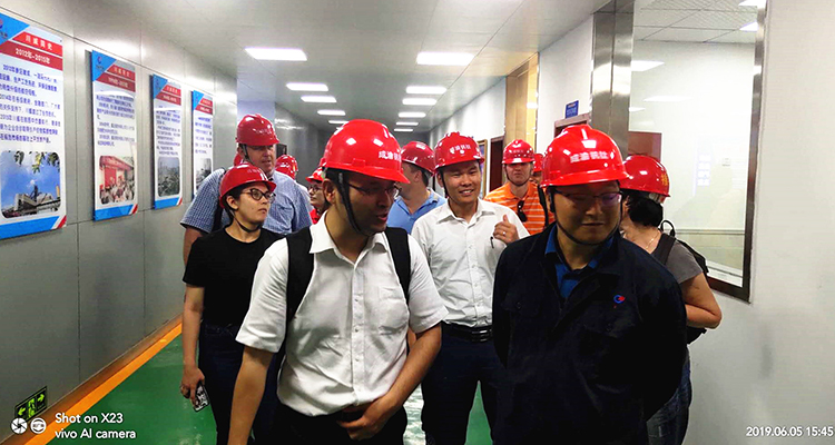 烏克蘭METINVEST鋼鐵集團(tuán)客人來(lái)釩鈦科技參觀考察(圖7)