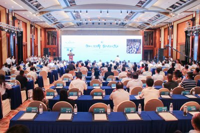 王勁董事長(zhǎng)出席四川省釩鈦鋼鐵產(chǎn)業(yè)協(xié)會(huì)第二屆一次會(huì)員大會(huì)暨四川釩鈦鋼鐵高