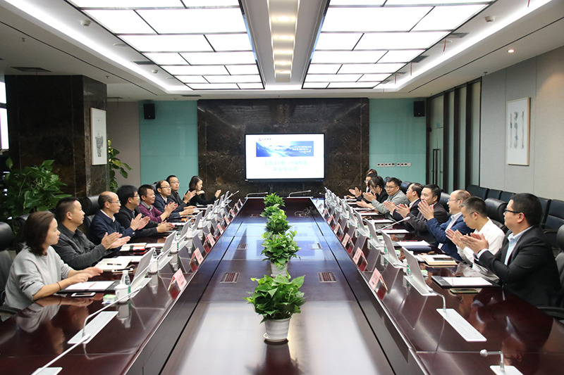 江川區(qū)區(qū)委副書記、代理區(qū)長常成蒞臨川威集團(tuán)考察交流(圖1)