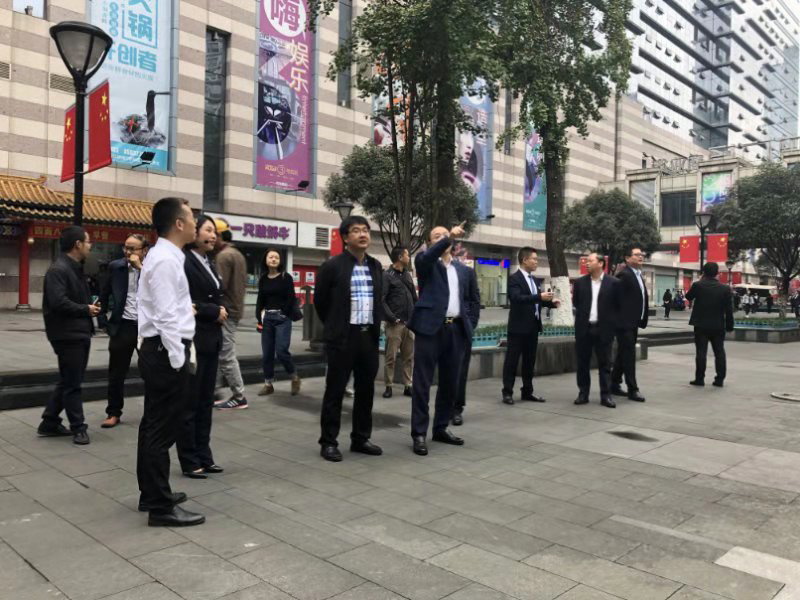 江川區(qū)區(qū)委副書記、代理區(qū)長常成蒞臨川威集團(tuán)考察交流(圖2)