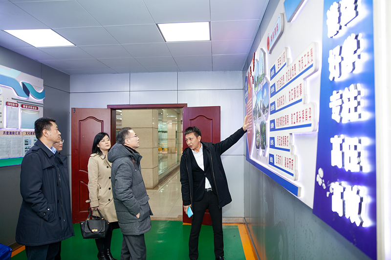 天津東疆保稅港區(qū)管委會(huì)副主任白新宇一行蒞臨川威洽談合作(圖4)