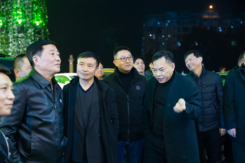 王勁董事長大年三十晚親臨燈會(huì)現(xiàn)場送祝福(圖12)