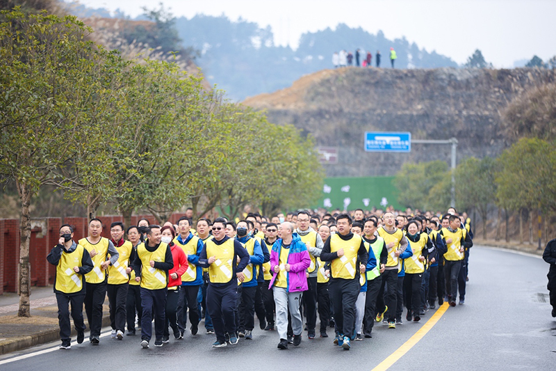 風(fēng)雨兼程九十載 堅(jiān)韌不拔鑄百年——集團(tuán)公司隆重舉行2020年迎新春千人健身跑(圖12)