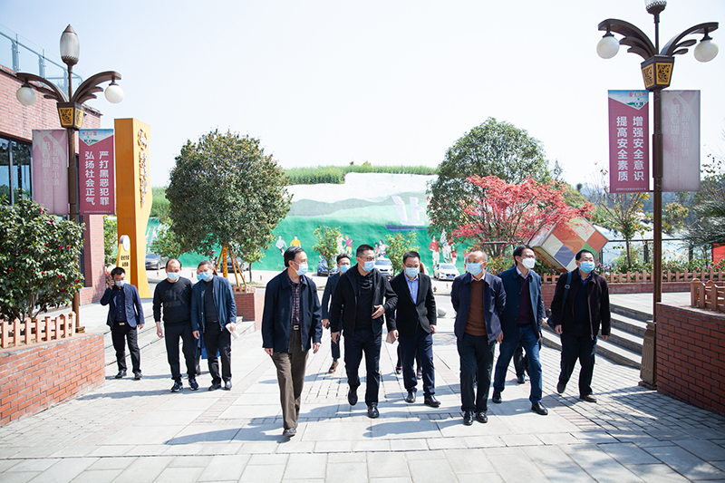 四川省裝配式建筑產(chǎn)業(yè)協(xié)會(huì)會(huì)長(zhǎng)蒙昌嘉蒞臨川威連界基地調(diào)研(圖1)