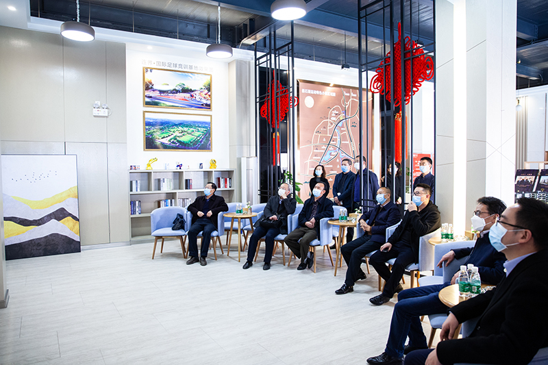 四川省裝配式建筑產(chǎn)業(yè)協(xié)會(huì)會(huì)長(zhǎng)蒙昌嘉蒞臨川威連界基地調(diào)研(圖2)