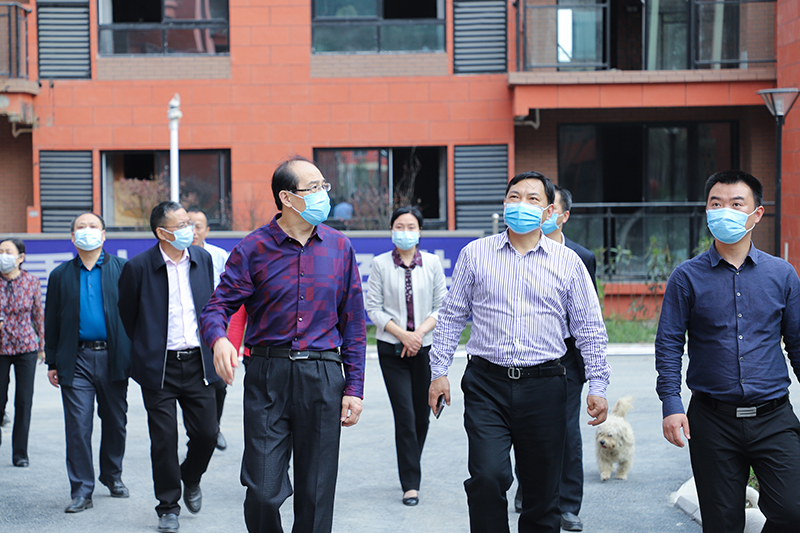 內(nèi)江市人大常委會副主任秦金保一行調(diào)研連界足球競訓基地(圖3)