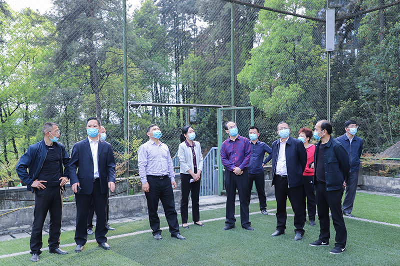 內(nèi)江市人大常委會副主任秦金保一行調(diào)研連界足球競訓基地(圖7)