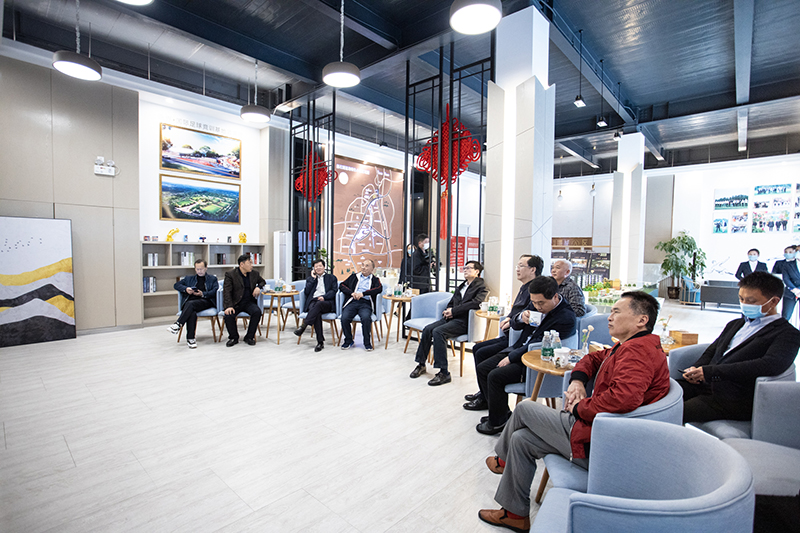 四川省老領(lǐng)導(dǎo)楊志文一行蒞臨川威集團調(diào)研(圖4)