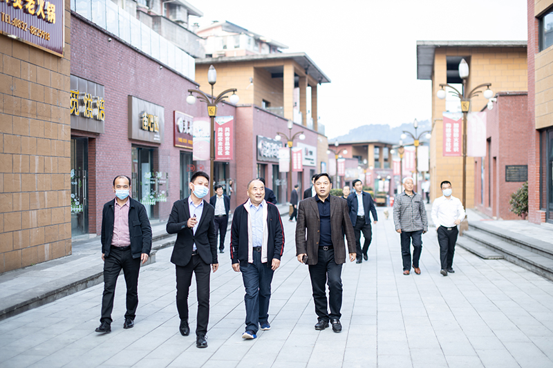 四川省老領(lǐng)導(dǎo)楊志文一行蒞臨川威集團調(diào)研(圖5)