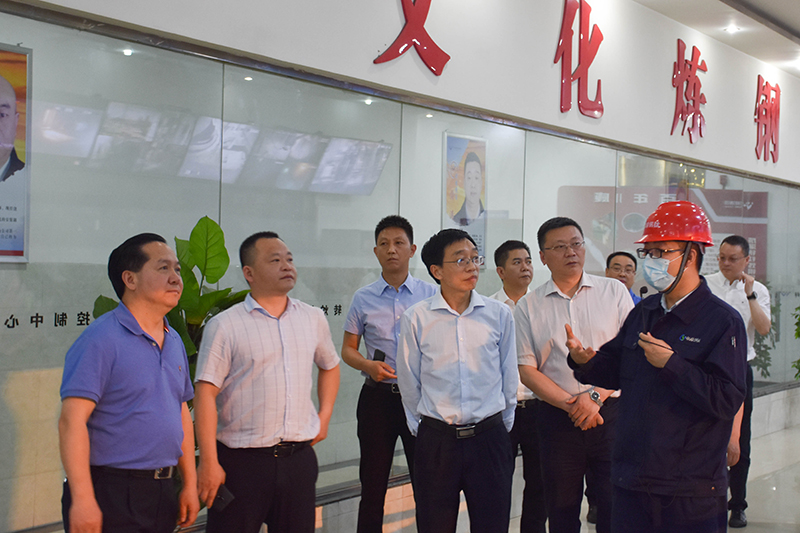 四川鑫展望碳材科技集團(tuán)董事長(zhǎng)劉興鴻一行蒞臨川威集團(tuán)考察交流(圖2)
