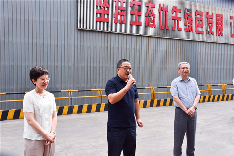 省總工會調(diào)研組到川威連界基地調(diào)研并慰問一線員工(圖2)