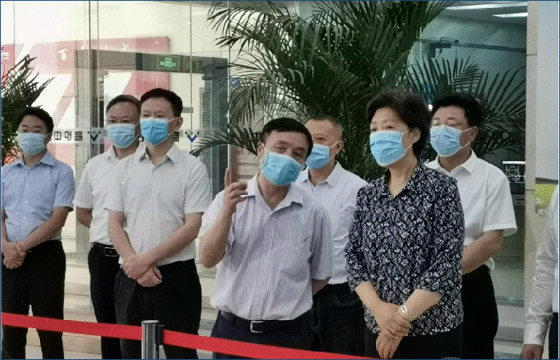 省委常委、統(tǒng)戰(zhàn)部長(zhǎng)、省總工會(huì)主席田向利調(diào)研川威連界基地并慰問(wèn)一線員工(圖1)