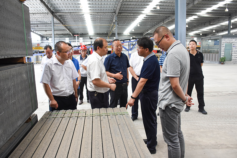 經(jīng)濟和信息化廳技改處處長孫仁偉一行到川威連界基地調(diào)研(圖4)