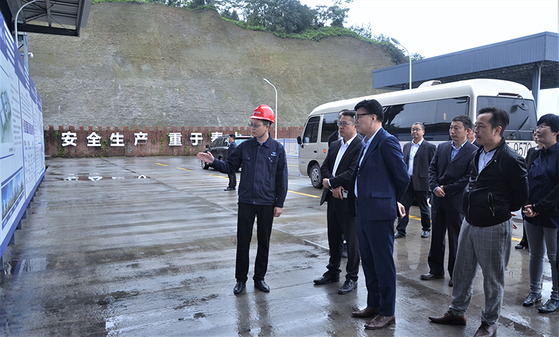 香港有利集團來川威集團考察交流簽約(圖2)
