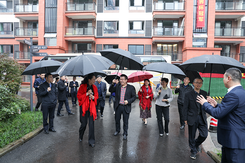 省總工會副主席苗勇率市州調(diào)研組專題調(diào)研川威集團(tuán)企業(yè)職工之家陣地建設(shè)情況(圖2)