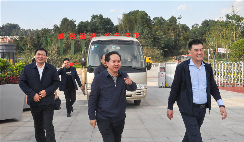 中鐵物資董事長王輝一行到川威連界基地調(diào)研(圖1)