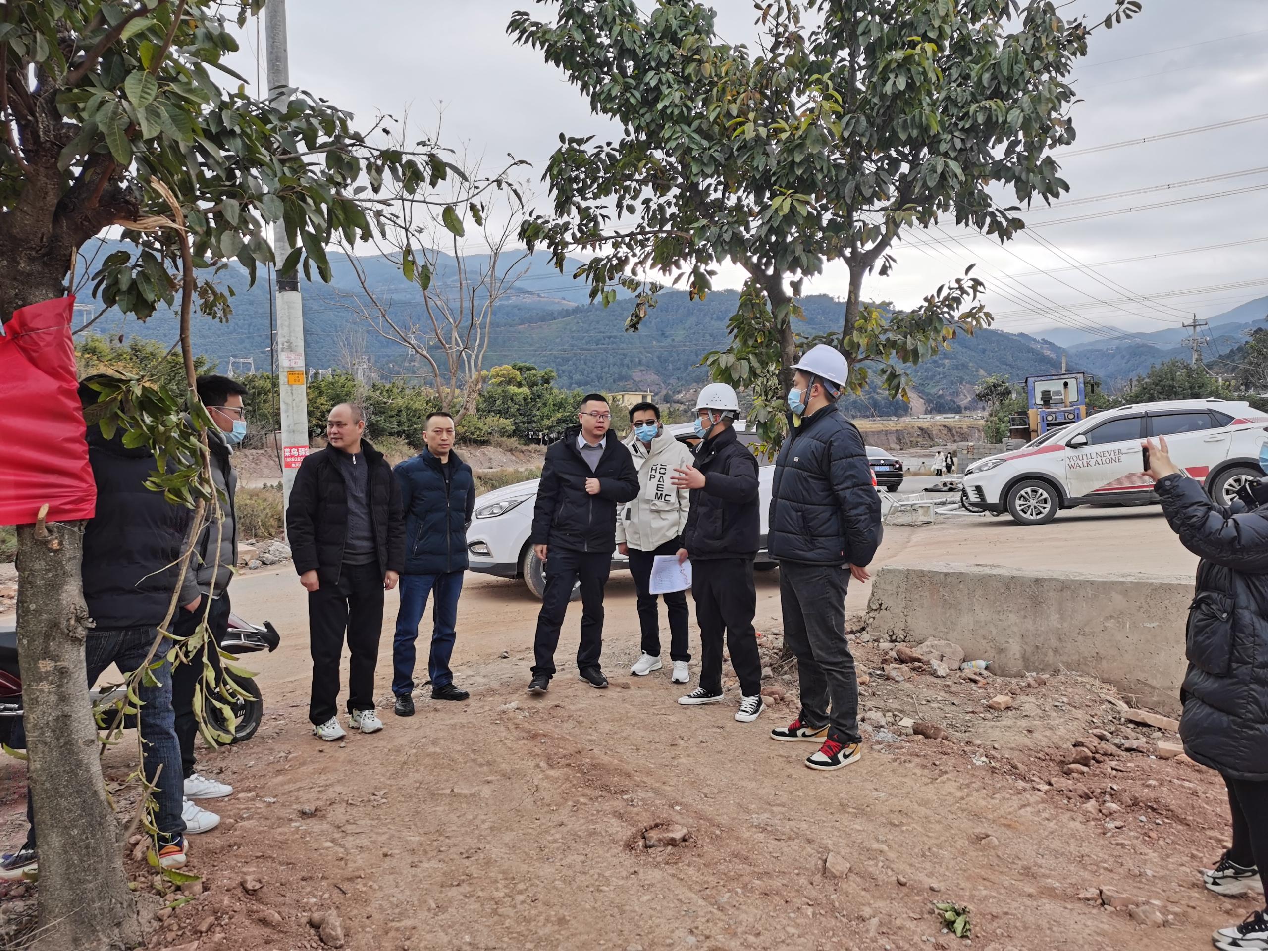 加倍鼓舞  眾志成城戰(zhàn)新春 ——西昌市副市長慰問春節(jié)期奮戰(zhàn)在海南鄉(xiāng)村振興二期項(xiàng)目參戰(zhàn)人員(圖1)