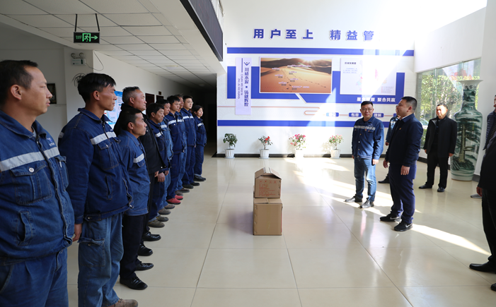 米易縣縣長代坤宏一行蒞臨星船城瑞達(dá)公司開展新春送溫暖慰問困難職工活動(圖2)