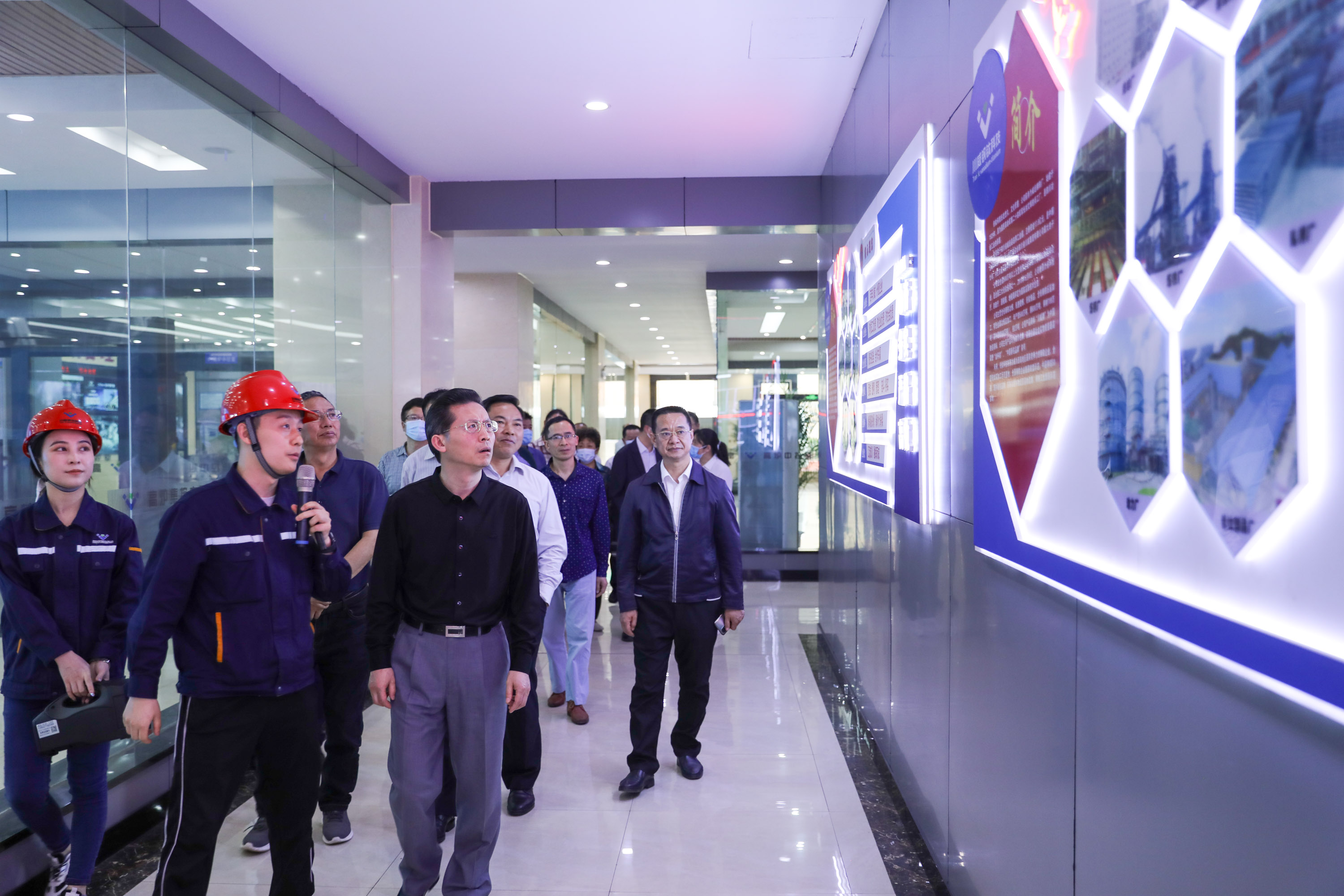 內(nèi)江市人大常委會(huì)魏紅鋒一行到川威連界基地專題調(diào)研(圖2)