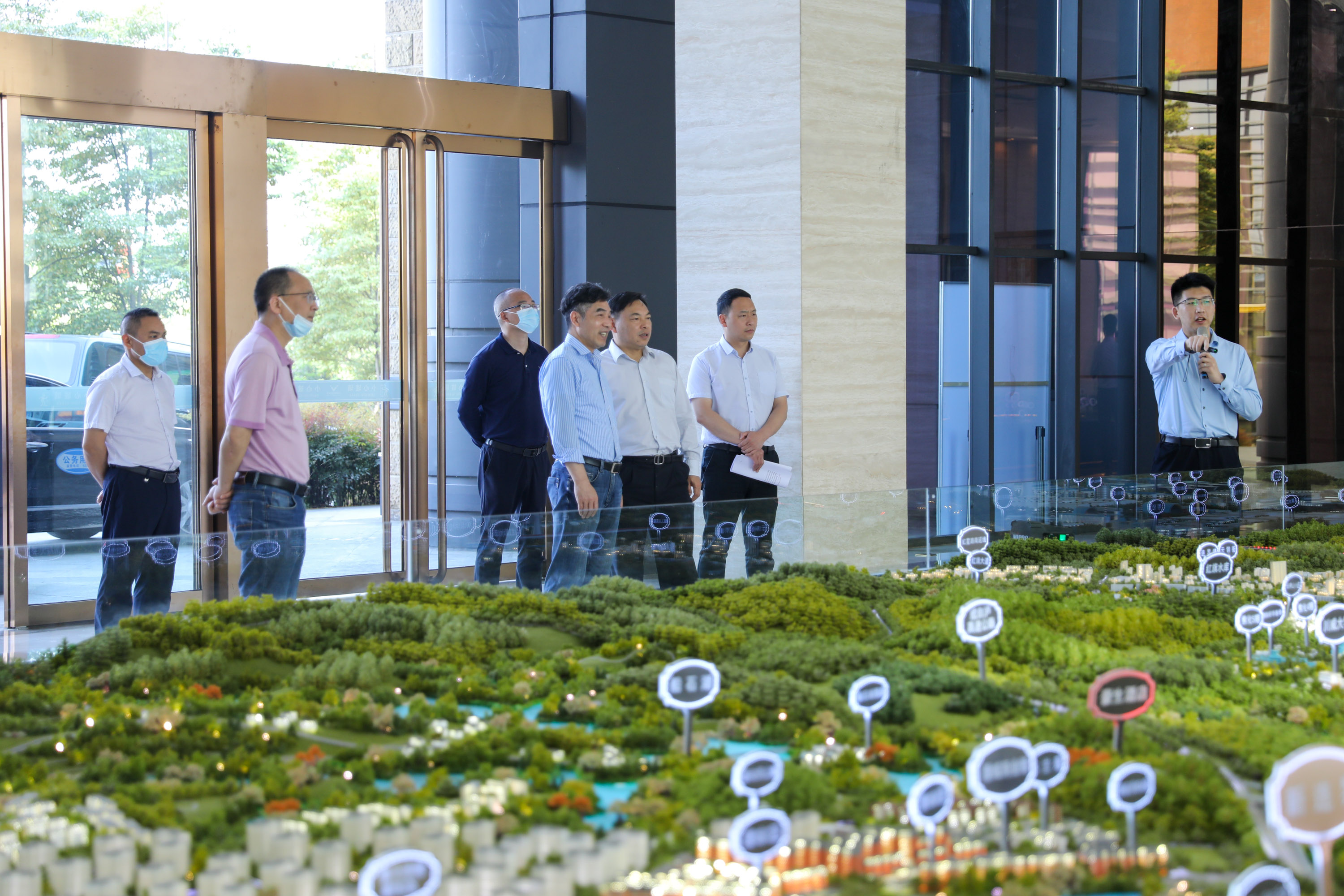 省市工商聯(lián)到川威開(kāi)展民營(yíng)企業(yè)調(diào)研(圖1)