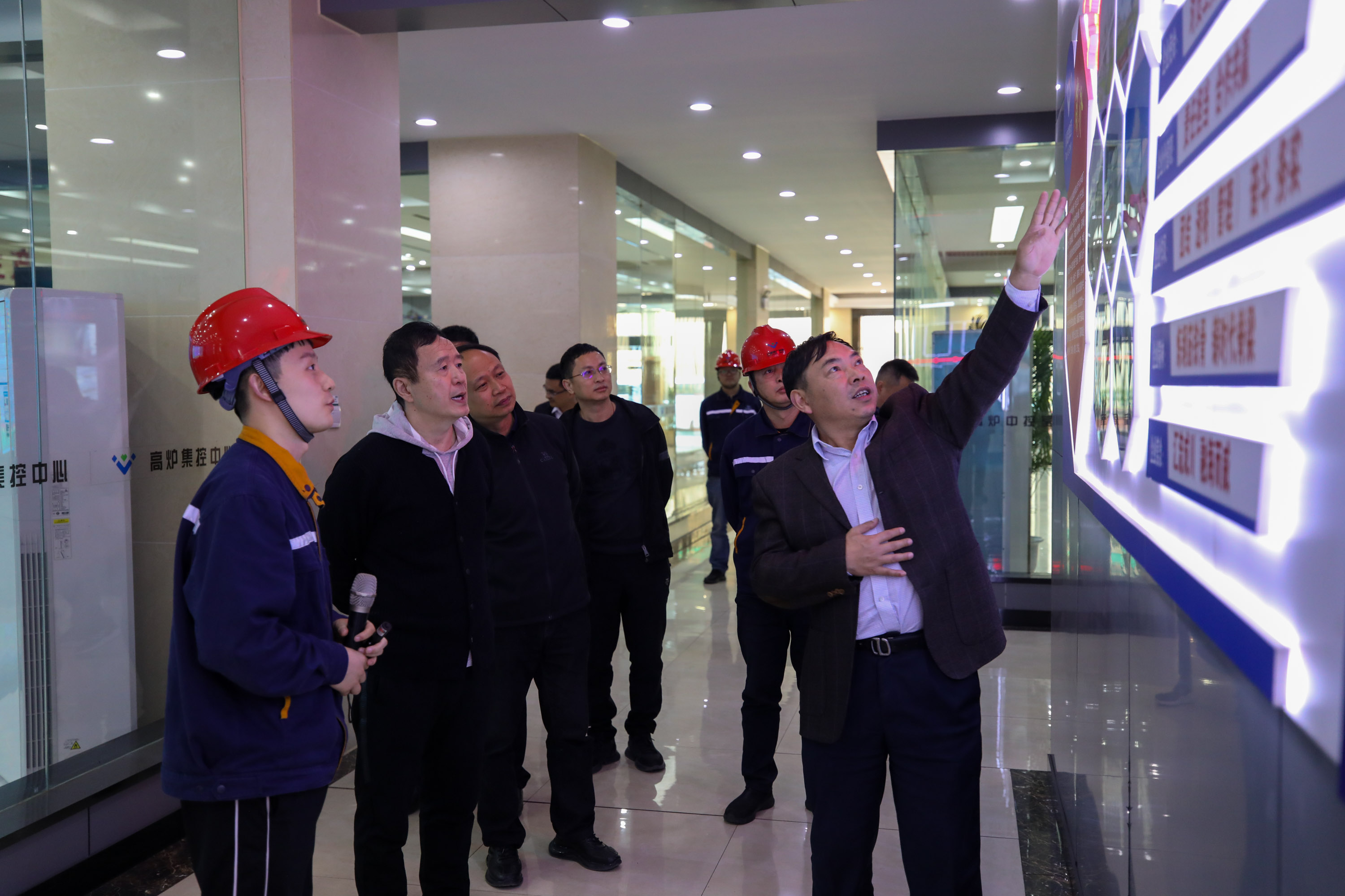 省政協(xié)原副主席唐堅一行到川威連界基地調(diào)研(圖3)