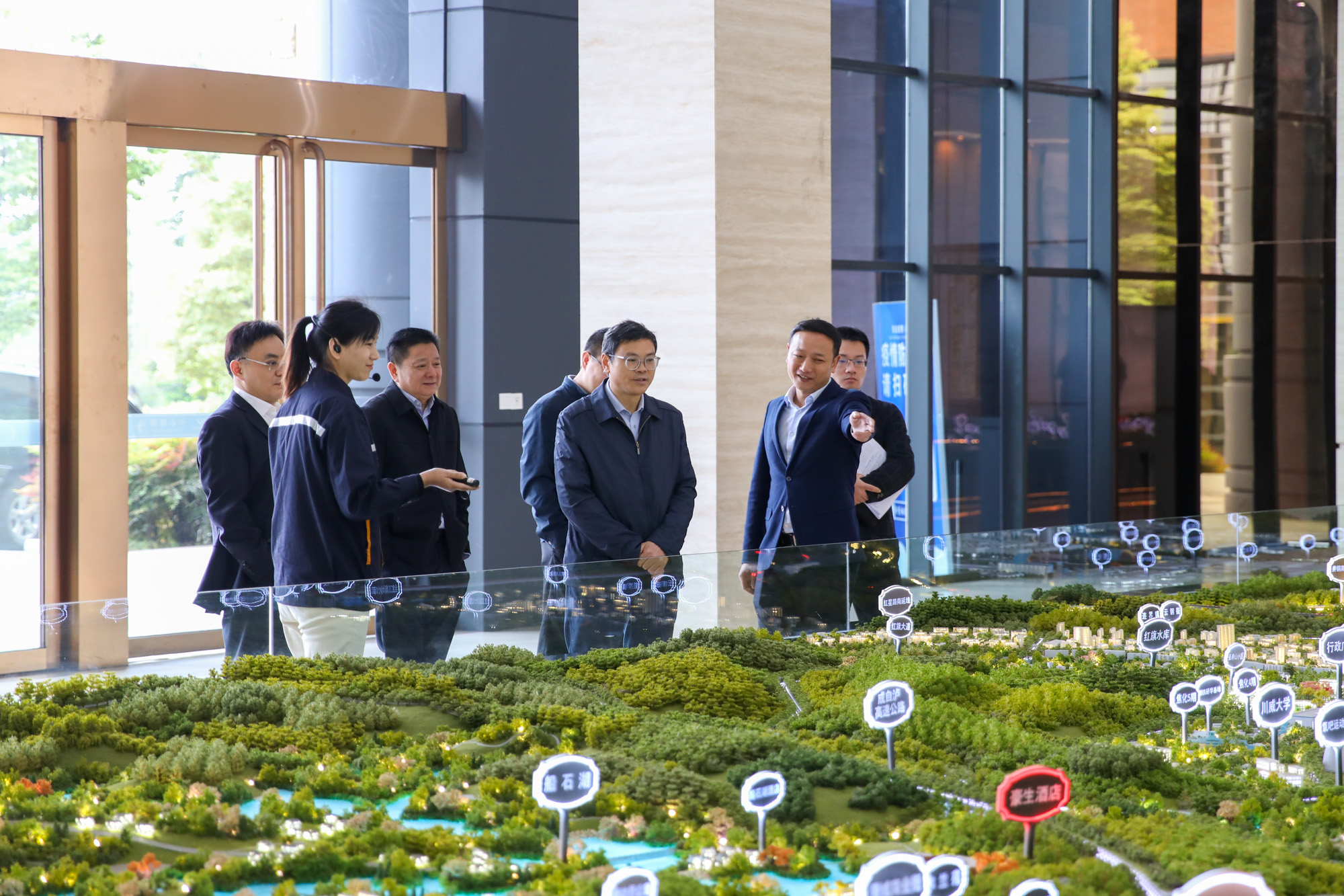 內(nèi)江市副市長何仁洋一行到川威連界基地調(diào)研