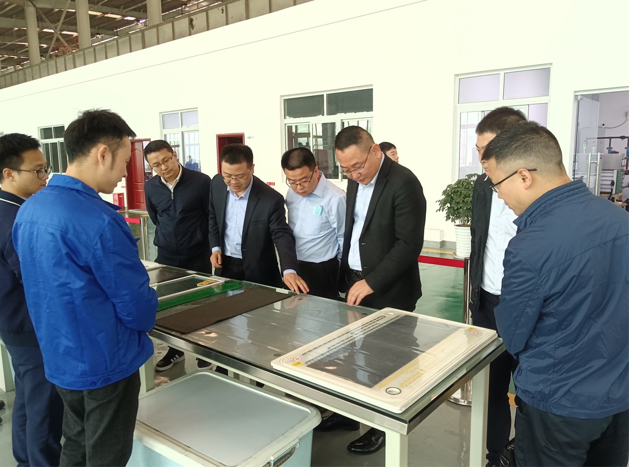 內(nèi)江市經(jīng)濟(jì)合作工作領(lǐng)導(dǎo)小組調(diào)研川威集團(tuán)釩電池產(chǎn)業(yè)發(fā)展情況