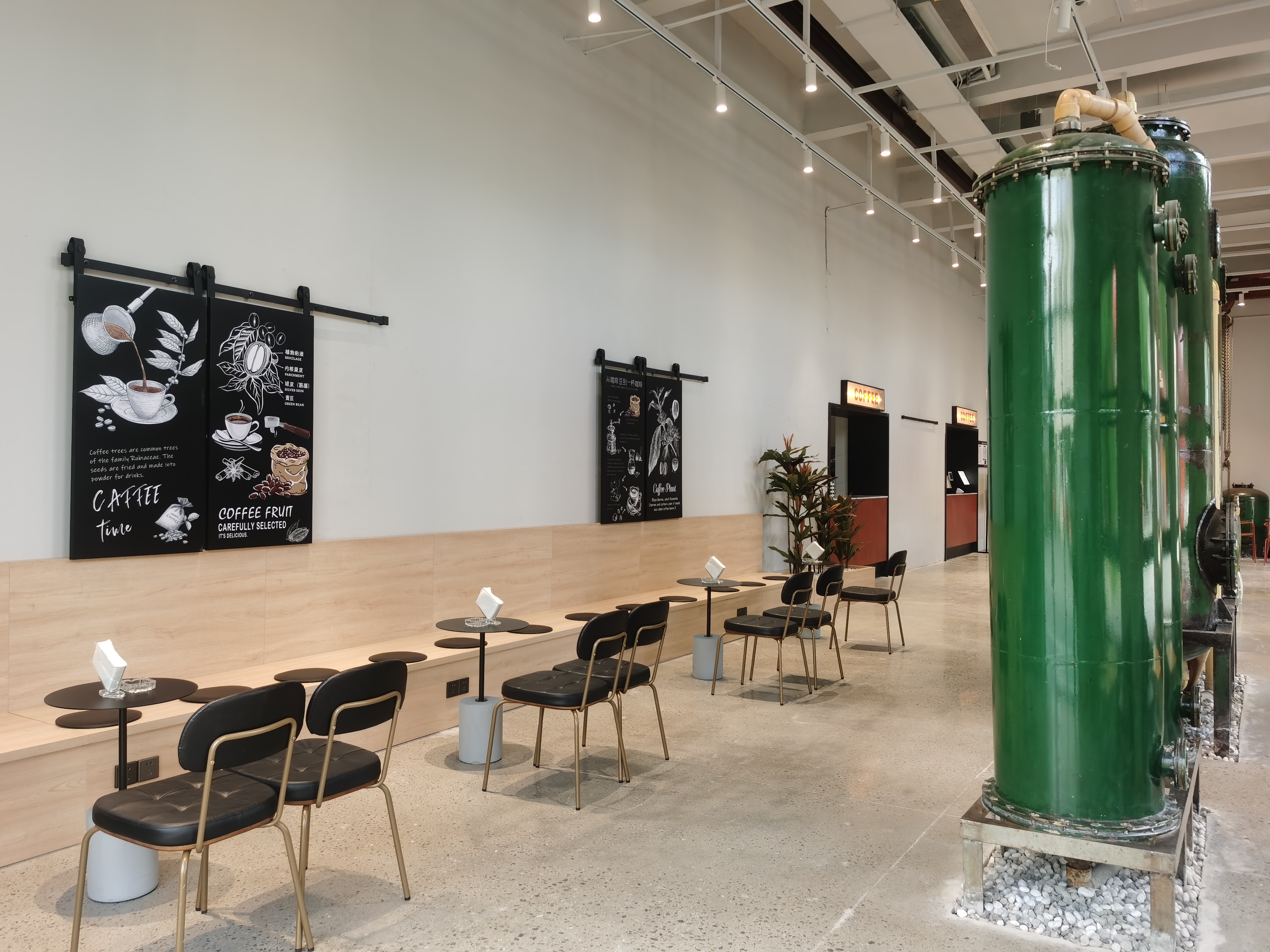 堅持熱愛 不負耕耘——集團董事長王勁蒞臨工業(yè)研學旅行營地視察指導(dǎo)(圖4)