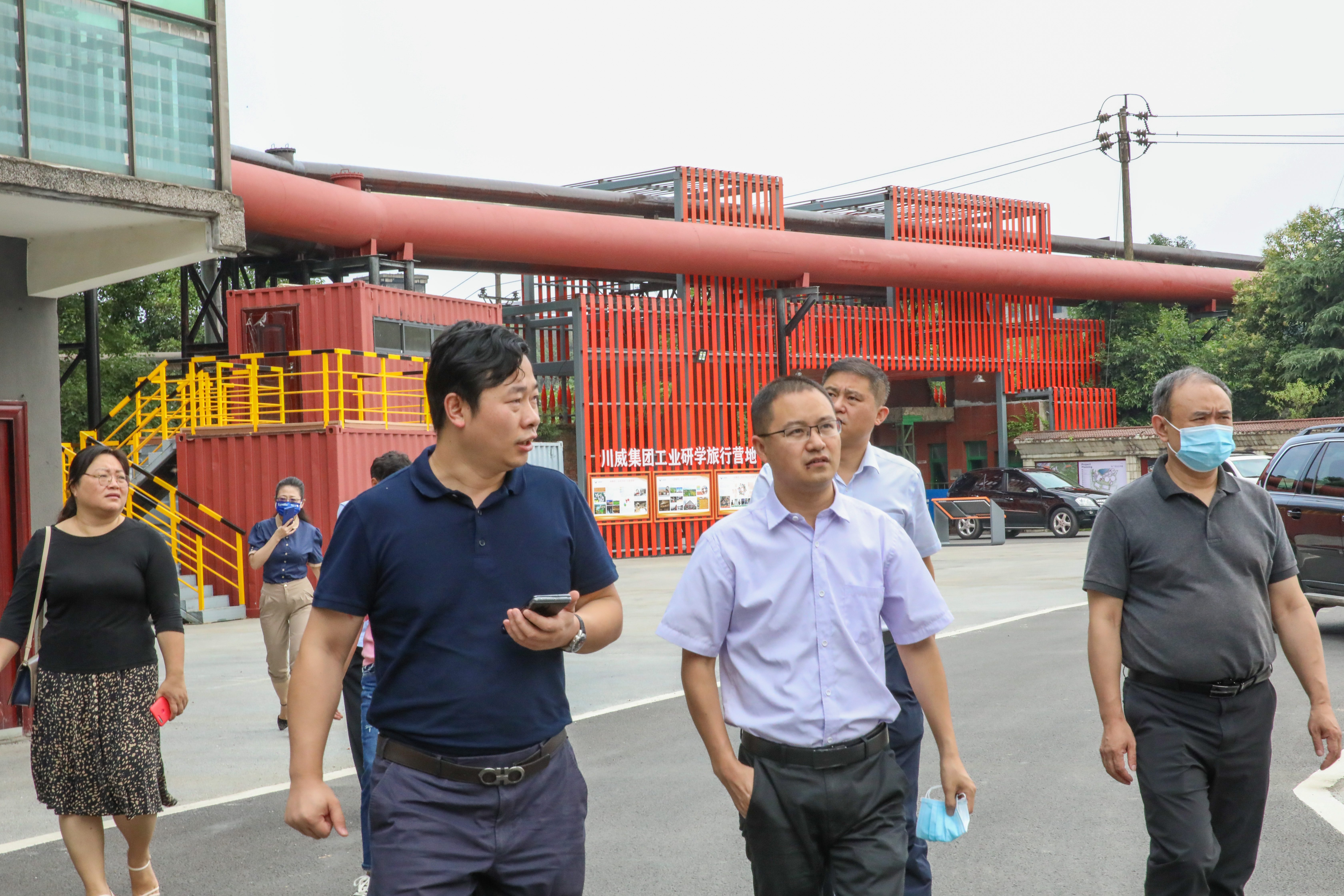 省職鑒中心副主任肖功燁一行到川威調研