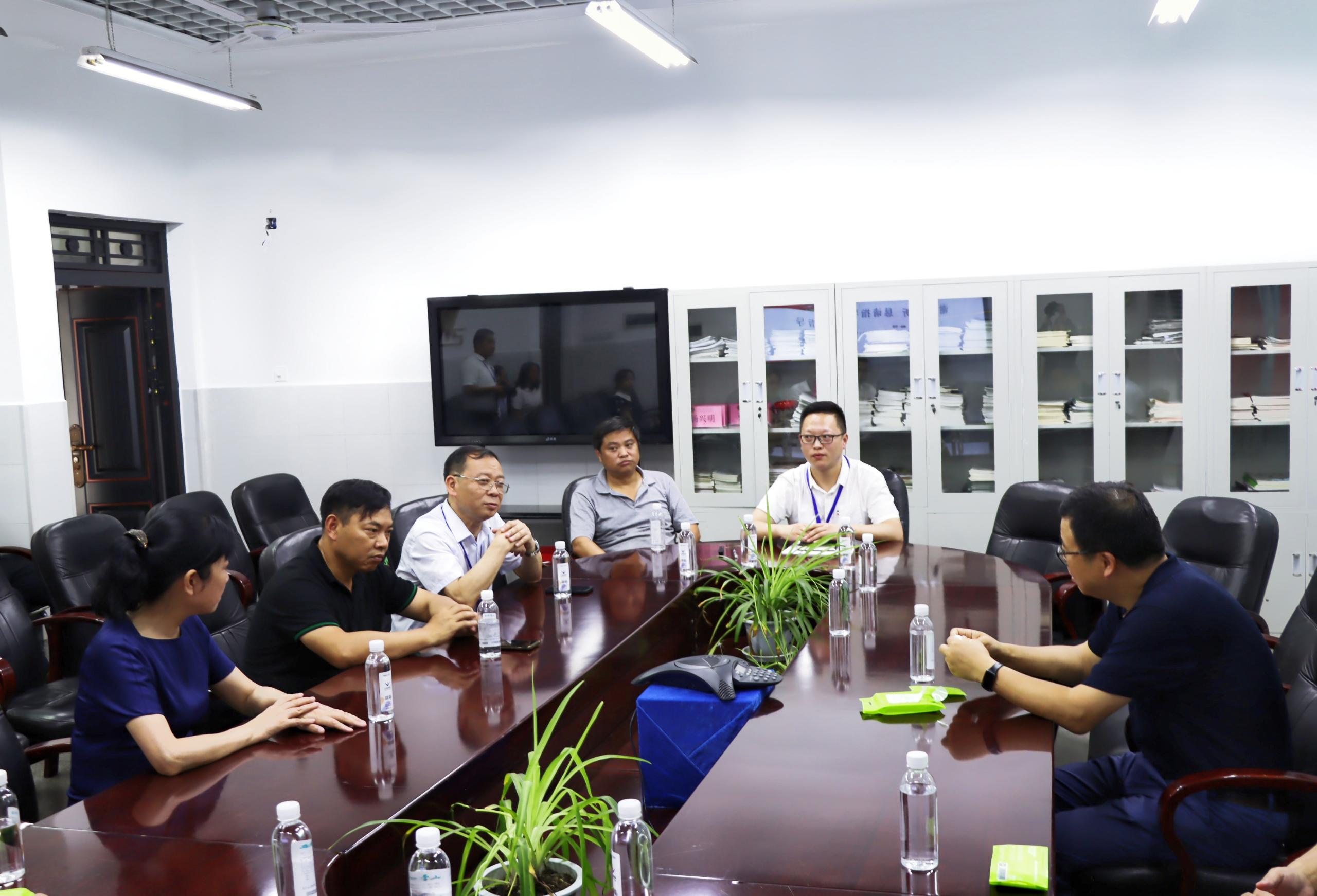 省人大教科文衛(wèi)委副主任黃勇一行到川威連界基地考察調(diào)研(圖4)