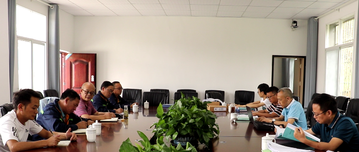 四川省應(yīng)急管理廳基礎(chǔ)處四級(jí)調(diào)研員李廷輝一行蒞臨礦業(yè)總公司秀水河礦區(qū)檢查安全工作(圖2)