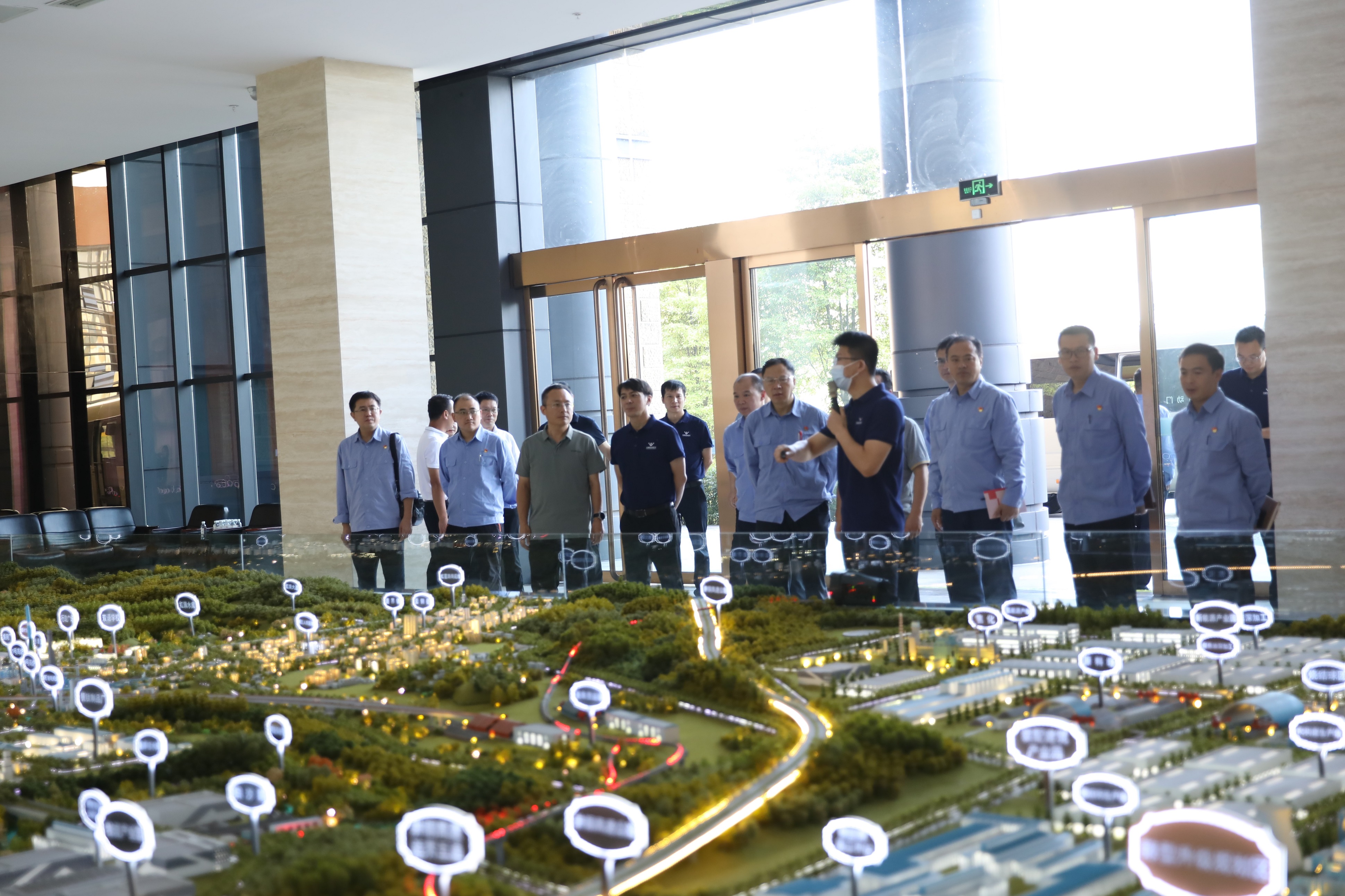 首鋼水城鋼鐵集團(tuán)到川威交流(圖1)