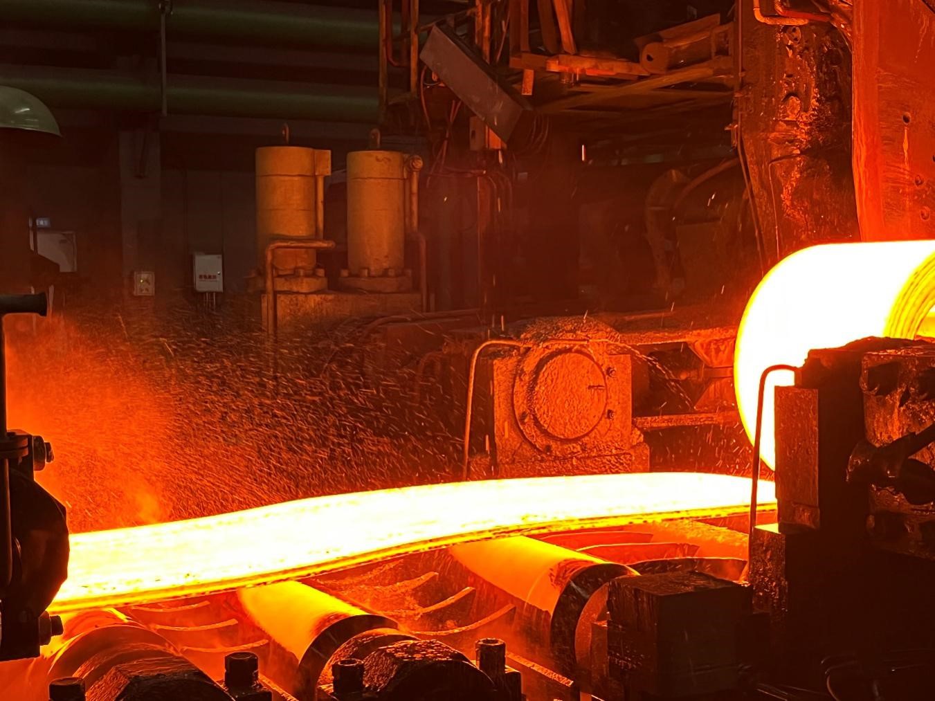 風(fēng)雨多經(jīng)志彌堅(jiān) 氣貫長虹渡關(guān)山——釩鈦科技板材生產(chǎn)突破13萬噸大關(guān)紀(jì)實(shí)(圖2)