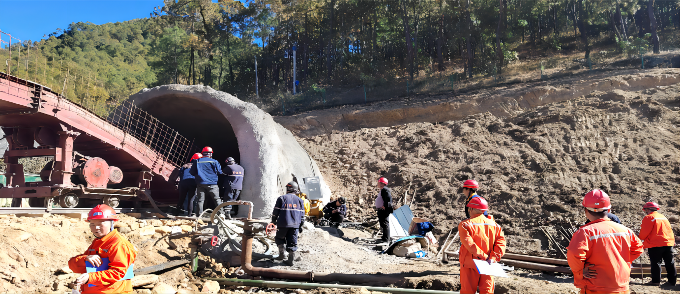 歷盡千帆驕陽現(xiàn)   聲徹山谷震云霄——礦業(yè)總公司鹽源干塘煤礦一井擴能工程井巷工程正式啟動(圖4)