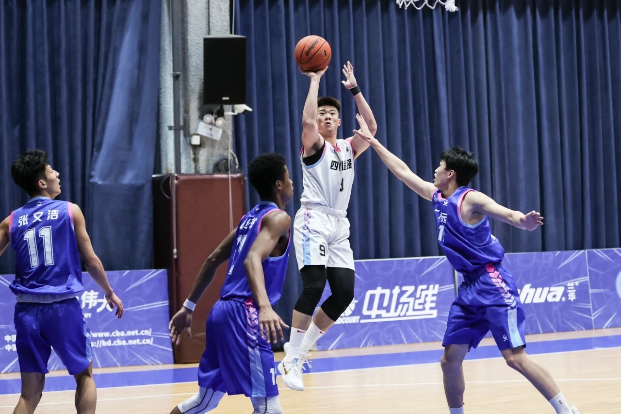 提升服務(wù)品質(zhì)  助力轉(zhuǎn)型發(fā)展——全國(guó)U17青少年籃球聯(lián)賽在足訓(xùn)基地圓滿(mǎn)收官(圖2)