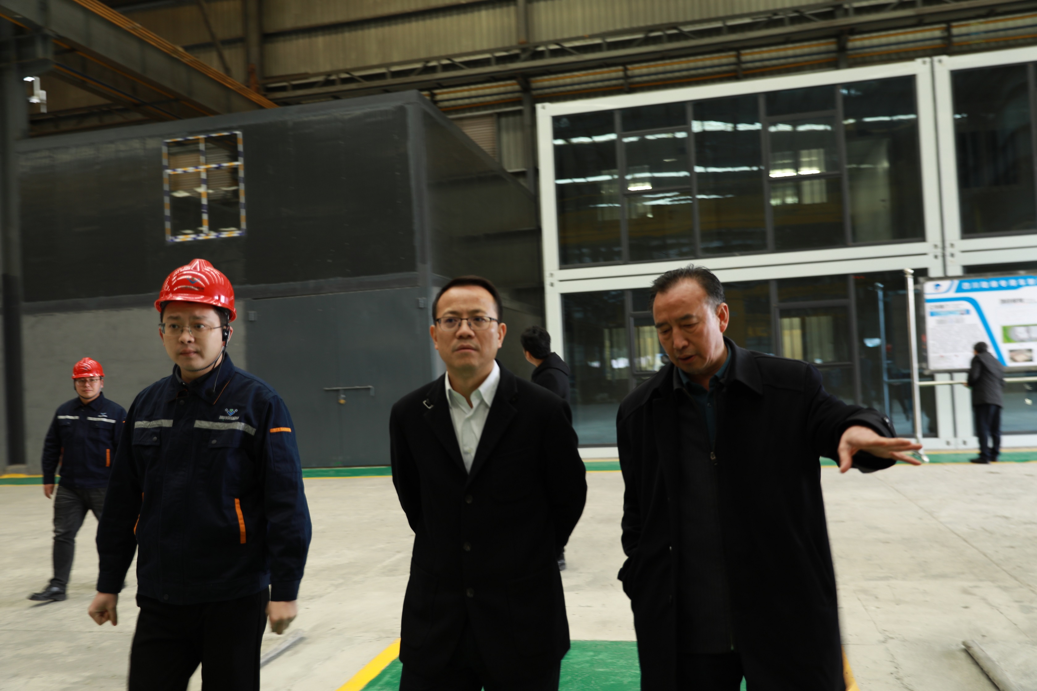 內(nèi)江市委常委羅萬東一行到川威連界基地調(diào)研(圖2)