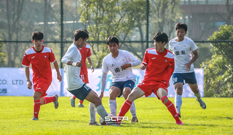 第四屆貢嘎杯校園足球聯(lián)賽男子高中組在連界足訓基地火熱進行(圖4)