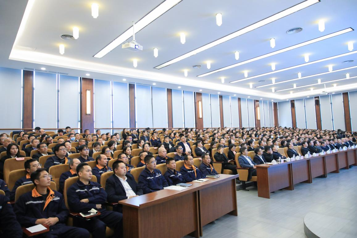 人本管理 人才是天——川威集團(tuán)召開“堅(jiān)持人本管理 踐行人才是天”人才建設(shè)工作會(huì)(圖3)